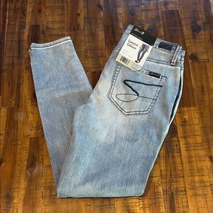 Signature Women's Skinny Jeans in Light Blue